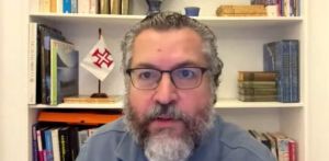 Ernesto Araújo: “Eleição será escolha entre liberdade e totalitarismo”