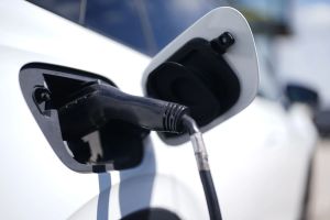 La norme VZÉ, dernier cadeau coûteux de la CAQ aux énergies fossiles