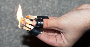Tout cramer, puis mettre ça sur le dos des pyromanes