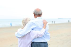 Carta d’identità elettronica senza scadenza per gli over 70: chi ne ha diritto e cosa succede alle carte già emesse