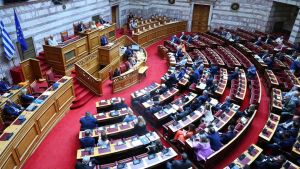Βουλή: Πέρασε η εμπορευματοποίηση του νερού παρά τις αντιδράσεις