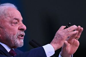 Como Lula tenta ganhar a eleição e quebrar o país