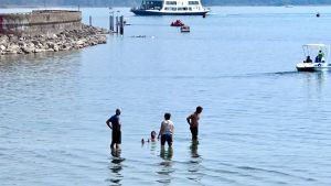 Baden am Bodensee: 100 Meter hinauslaufen oder gleich im Becken am Ufer bleiben?