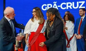 A generosidade dos ministérios de Cultura e Turismo com entidades privadas