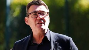 Britse premier Burnham noemt Infantino ‘verkeerde man’ voor FIFA