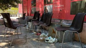 Bivacchi dopo il cinema a Pordenone: a terra restano i rifiuti