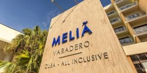 Llegar y partir en crisis: el karma de Meliá en Cuba