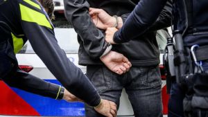 Drie jonge terrorismeverdachten twee weken langer vast