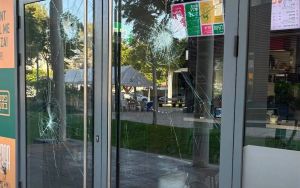 Windows of Herzliya pasta franchise smashed, allegedly because it opens on Shabbat