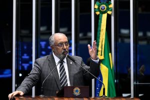 Uma vida dedicada ao povo: o legado de Paulo Paim após 40 anos ininterruptos no Congresso Nacional