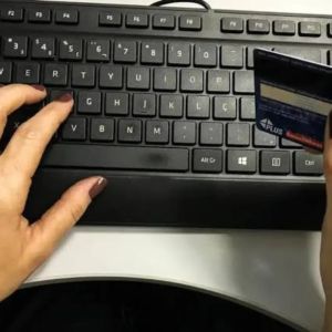 Endividamento predatório: o que é e como ele pode estar afetando você