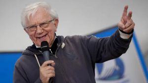 Addio a don Mazzi, il ricordo della Fondazione Exodus: «Ha trasformato la strada in un luogo di rinascita»
