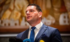 Je po kamelji kupčiji predsednik DZ Stevanović postal upnik davčnega doktorja Snežiča?