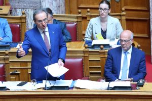 Ψηφίστηκε κατά πλειοψηφία το νομοσχέδιο με τη διάταξη για τον Γιωτόπουλο – Απασφάλισε η Κωνσταντοπούλου