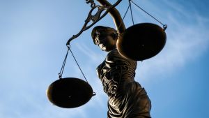 Befreiung aus Jahren der Angst – Frau kann sich erst nach langer Zeit von ihrem Peiniger lösen