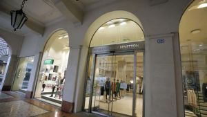 Padova, il negozio Benetton a rischio chiusura: «Troppo un milione all’anno di affitto»