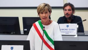 I cartelli per Fakir in aula. La sindaca: 