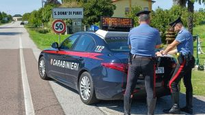 San Donà, colpisce la compagna con una balestra: arrestato un 41enne
