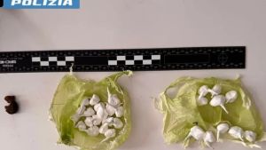 Cocaina pronta per lo spaccio in un appartamento di Udine: due arresti dopo le segnalazioni dei residenti
