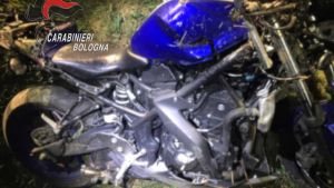 Sbanda con la moto mentre sta andando a una festa: muore 20enne