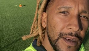 Fotball er for barn, ikkefor voksne som mister hodet