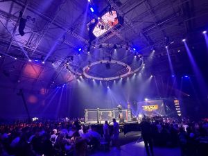 „Арена Бургас“ се пръска по шевовете! 8000 души взривиха залата за MMA шоуто BRAVE (СНИМКИ)