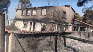Πόρτο Γερμενό: Κάηκε το εξοχικό του ηθοποιού Τάσου Χαλκιά – «Μια ιστορία 52 ετών έγινε στάχτη»
