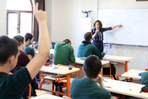 Borçlanma ve militarizm eğitimi yok ediyor