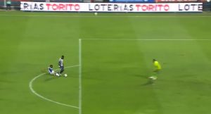 Alianza Atlético con uno menos: Williams Guzmán fue expulsado por falta sobre Eryc Castillo | VIDEO