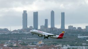 IAG supera previsiones y cae en bolsa: qué preocupa al mercado