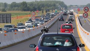 Primo weekend d’agosto, l’A4 sotto pressione: code e traffico deviato