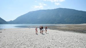 I laghi sulle Dolomiti prosciugati dai prelievi, i sindaci: «È ora di dire basta»