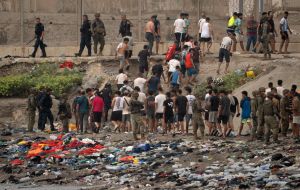 Facebook ferme de grands groupes coordonnant l'invasion de Ceuta en Espagne