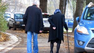 Stari ne mogu sebi da priušte domove za stare: Zašto je to tako?