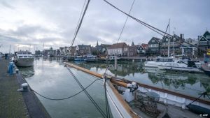 Twee mensen naar ziekenhuis na explosie op zeilboot bij Urk