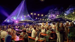 Ein Glas Wein mit Musik und Seeblick: Das war bei der Weinwiese geboten
