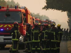 Πολιτική με χθεσινή ατζέντα