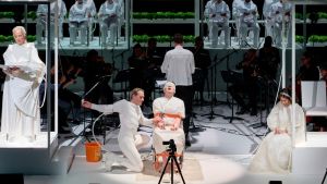 Das Leid des sedierten Menschen: Bregenzer Festspiele zeigen eine moderne Passionsgeschichte