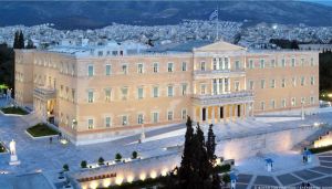 Οφείλουν να ανέχονται δημόσια κριτική