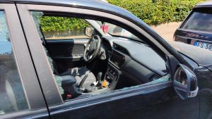 Pavia, quindici auto vandalizzate nella notte