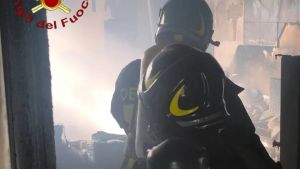 Esplode una bombola di gas in casa: ferito un 84enne salvato dal figlio