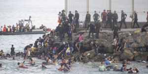 Το προσφυγικό κύμα προς τον Ισπανικό θύλακα της Θεούτα στην Αφρική: Μια οργανωμένη επιχείρηση και η μακροπρόθεσμη αντιμετώπισή της