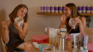 Eén voor één duiken keramiekcafés op in Nederlandse steden. ‘De hyperfocus is heerlijk’