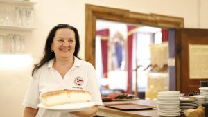 Traum-Arbeitsplatz über dem Bodensee – eine Kellnerin aus dem Burg-Café berichtet