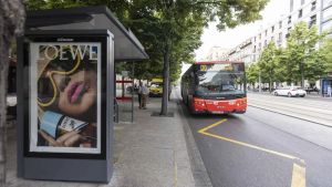 El equilibrio estival del autobús urbano