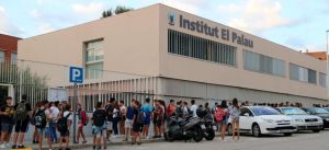 Els professors de l’Institut El Palau i els policies infiltrats contra l’AEPD: una diferència insultant