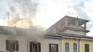 Gravellona, incendio in un appartamento: uomo gravemente ustionato