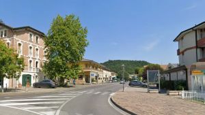 Aggredito e picchiato da un gruppetto di giovani a Torreglia: 47enne in ospedale