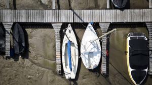 Droogte hindert pleziervaart en watersport op Gelderse rivieren