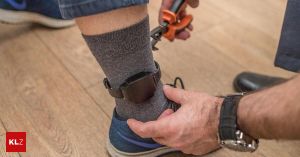 Sollten Gefährder mit elektronischen Fußfesseln überwacht werden?